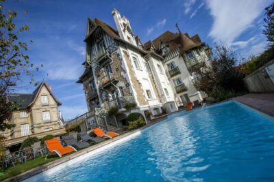 hotel_augeval_deauville_facade_augeval_piscine