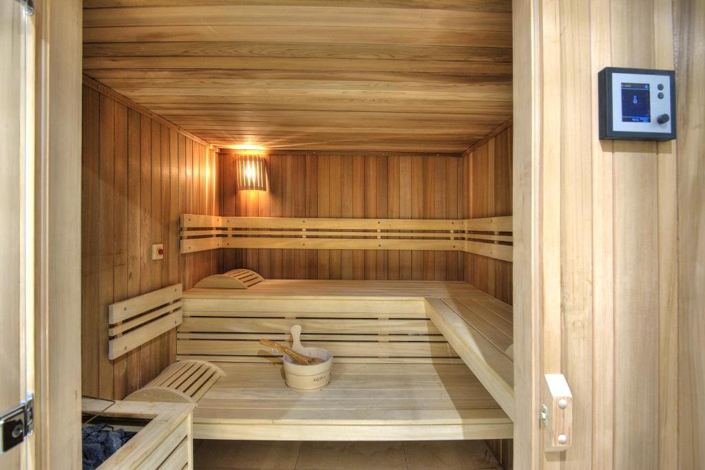 hotel-la-bastide-de-l-oliveraie-spa-sauna